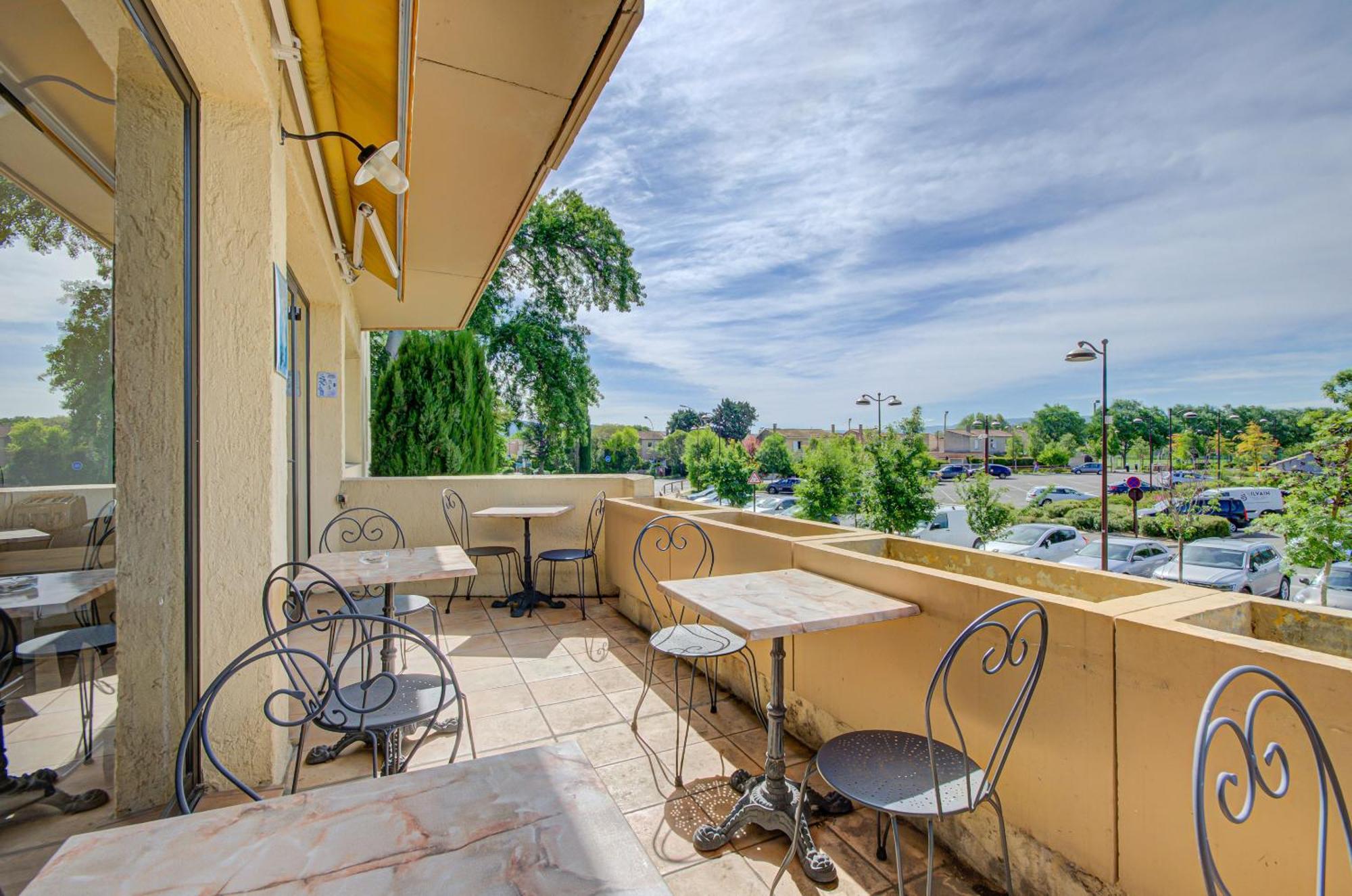 Hotel Les Nevons ลีล-ซูร์-ลา-ซอร์ก ภายนอก รูปภาพ