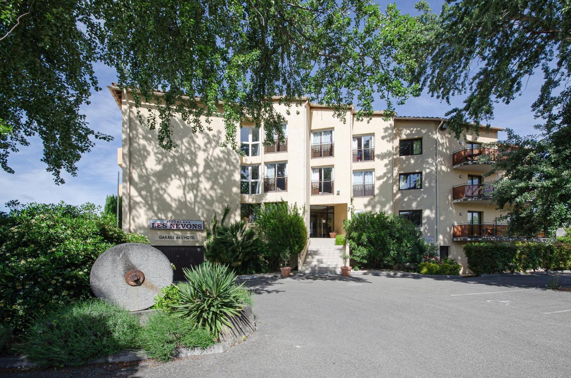 Hotel Les Nevons ลีล-ซูร์-ลา-ซอร์ก ภายนอก รูปภาพ