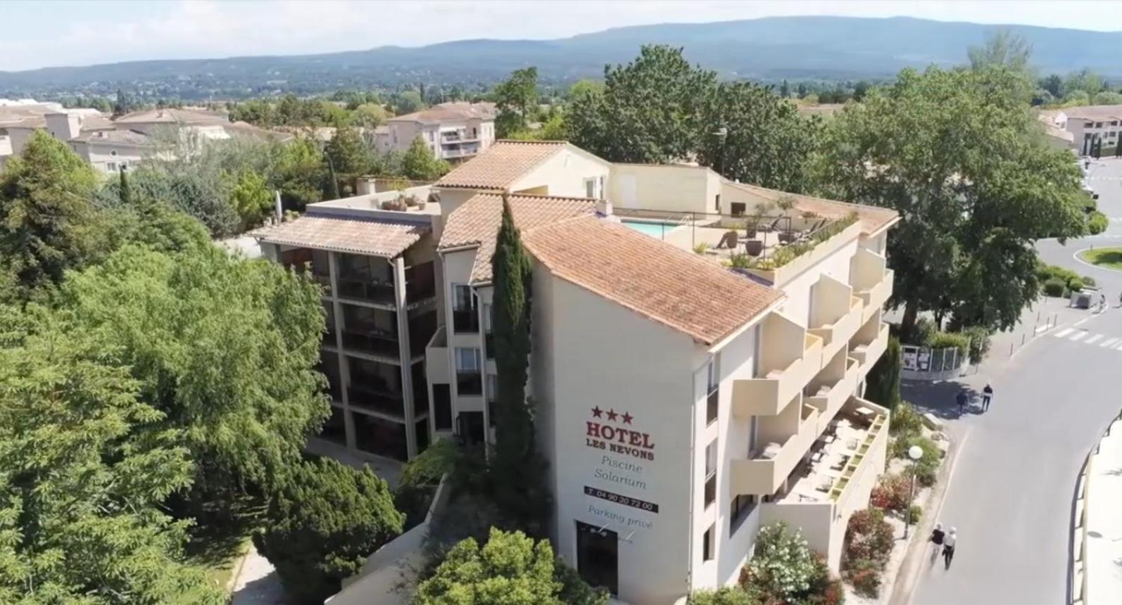 Hotel Les Nevons ลีล-ซูร์-ลา-ซอร์ก ภายนอก รูปภาพ