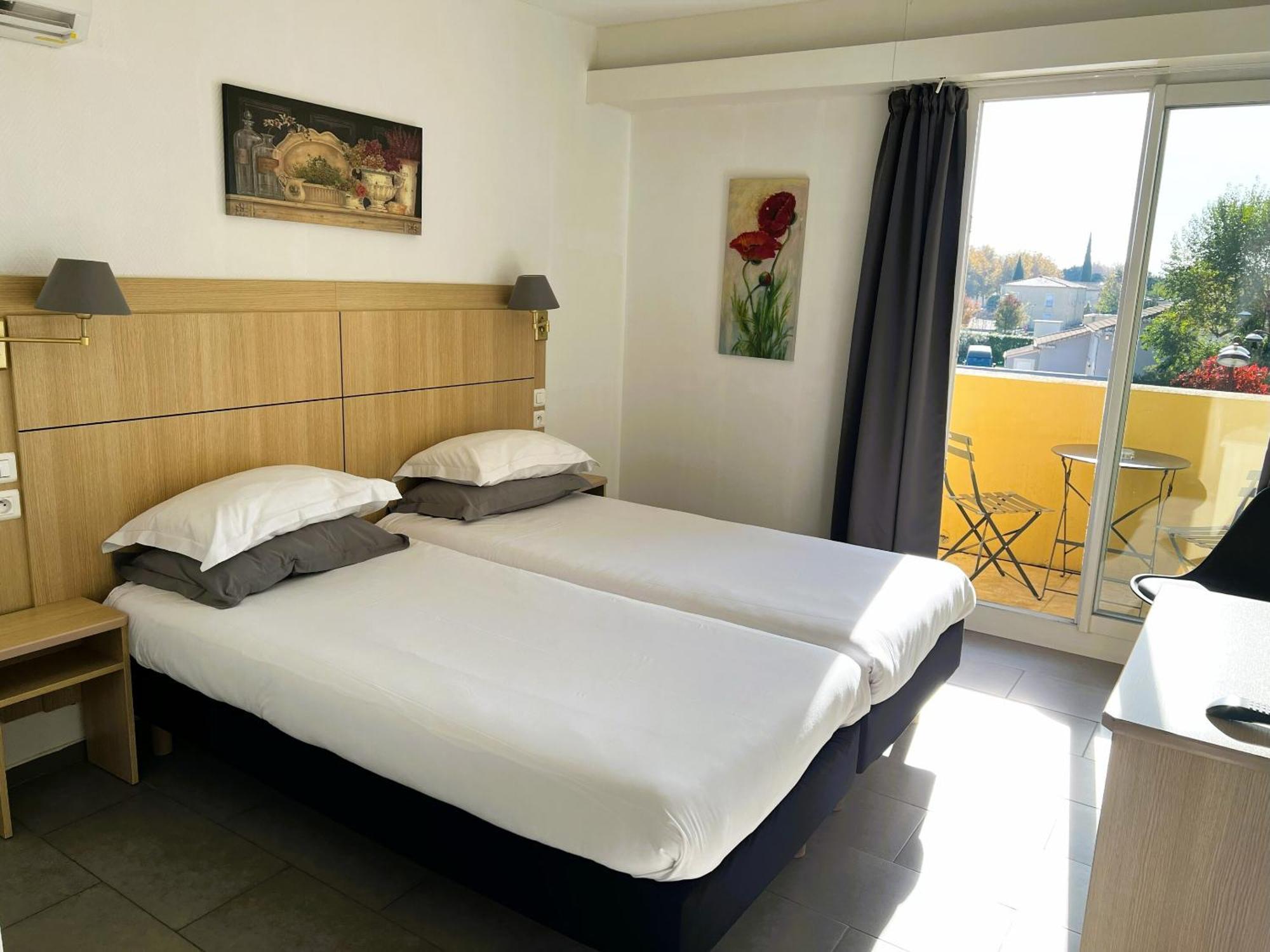 Hotel Les Nevons ลีล-ซูร์-ลา-ซอร์ก ห้อง รูปภาพ