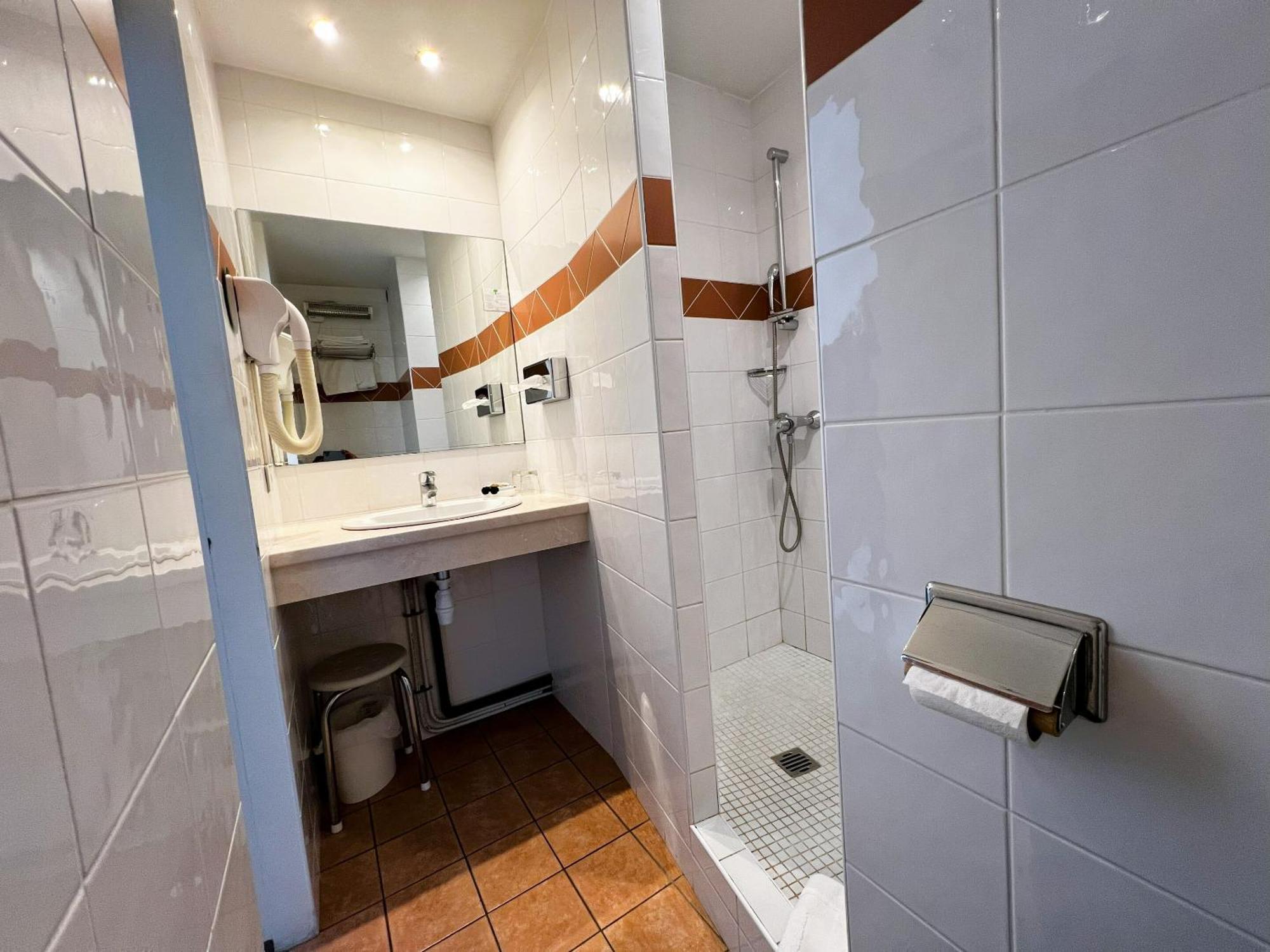 Hotel Les Nevons ลีล-ซูร์-ลา-ซอร์ก ห้อง รูปภาพ