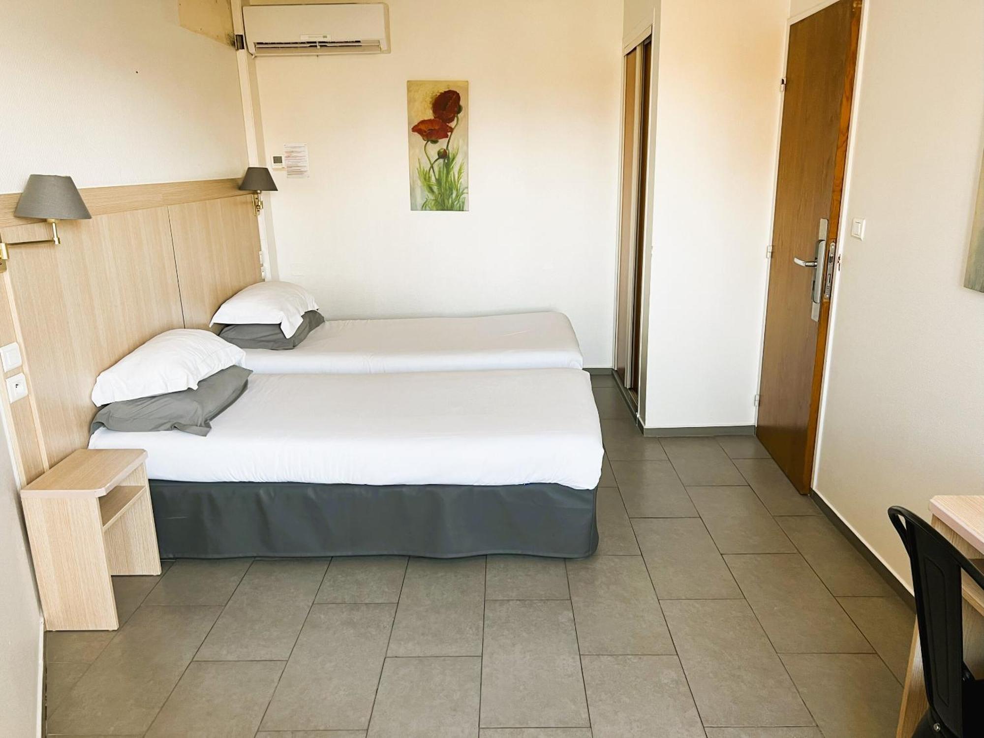 Hotel Les Nevons ลีล-ซูร์-ลา-ซอร์ก ห้อง รูปภาพ