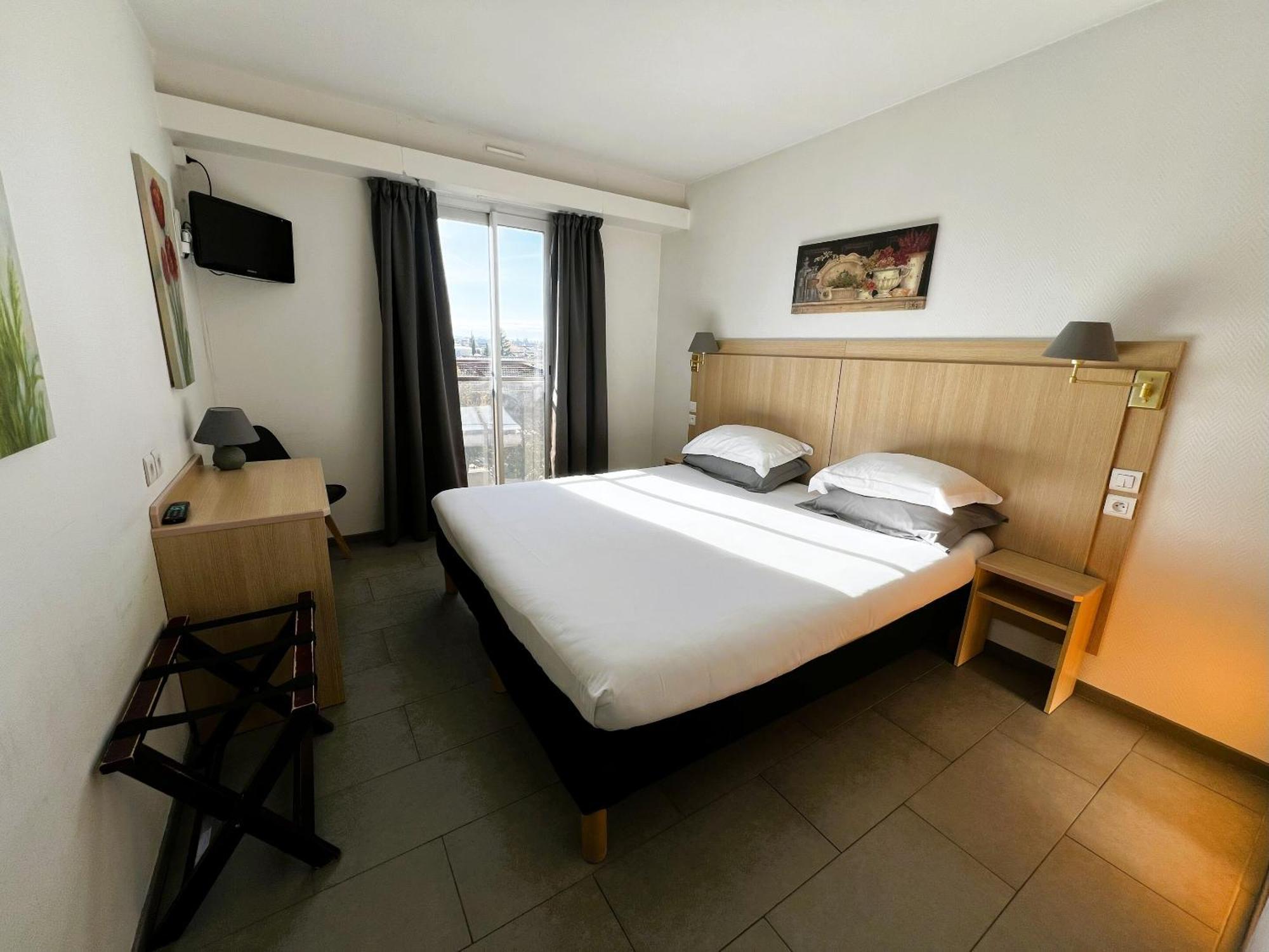 Hotel Les Nevons ลีล-ซูร์-ลา-ซอร์ก ห้อง รูปภาพ